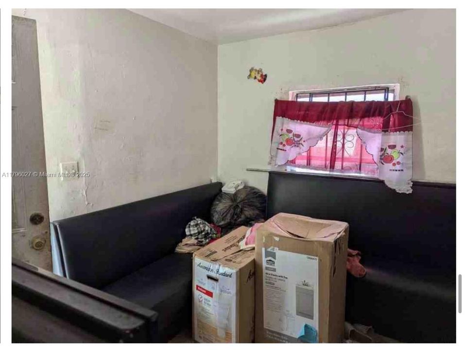 Recently Sold: $425,000 (3 beds, 2 baths, 1135 Square Feet)