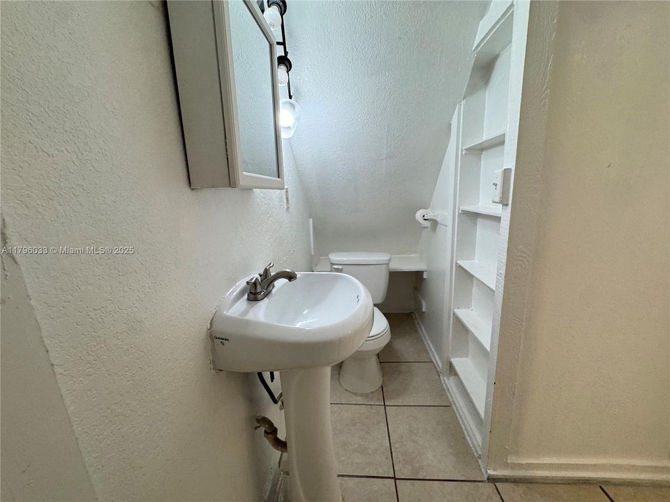 Recently Rented: $1,300 (0 beds, 1 baths, 334 Square Feet)