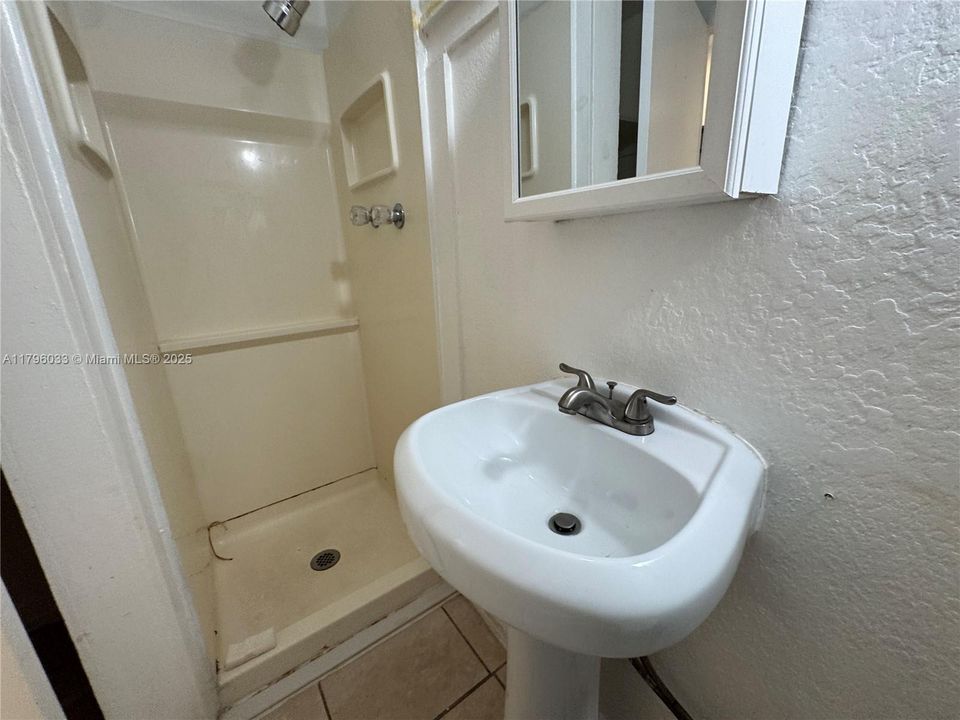 Recently Rented: $1,300 (0 beds, 1 baths, 334 Square Feet)