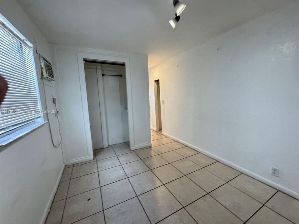 Recently Rented: $1,300 (0 beds, 1 baths, 334 Square Feet)