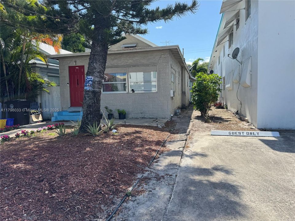 Recently Rented: $1,300 (0 beds, 1 baths, 334 Square Feet)