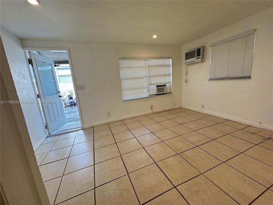 Recently Rented: $1,300 (0 beds, 1 baths, 334 Square Feet)