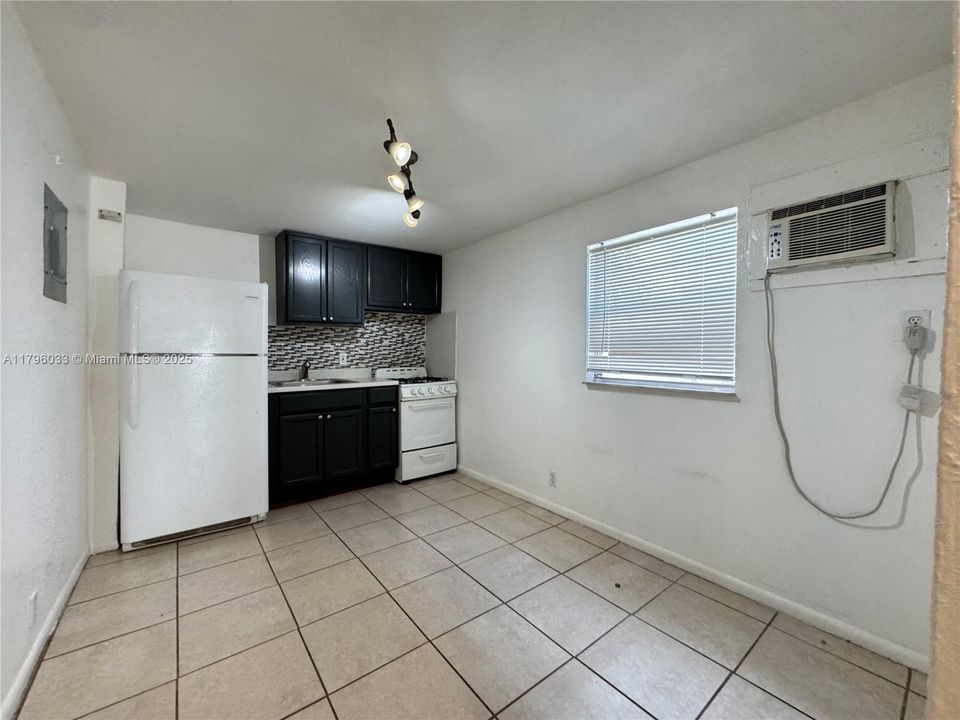 Recently Rented: $1,300 (0 beds, 1 baths, 334 Square Feet)
