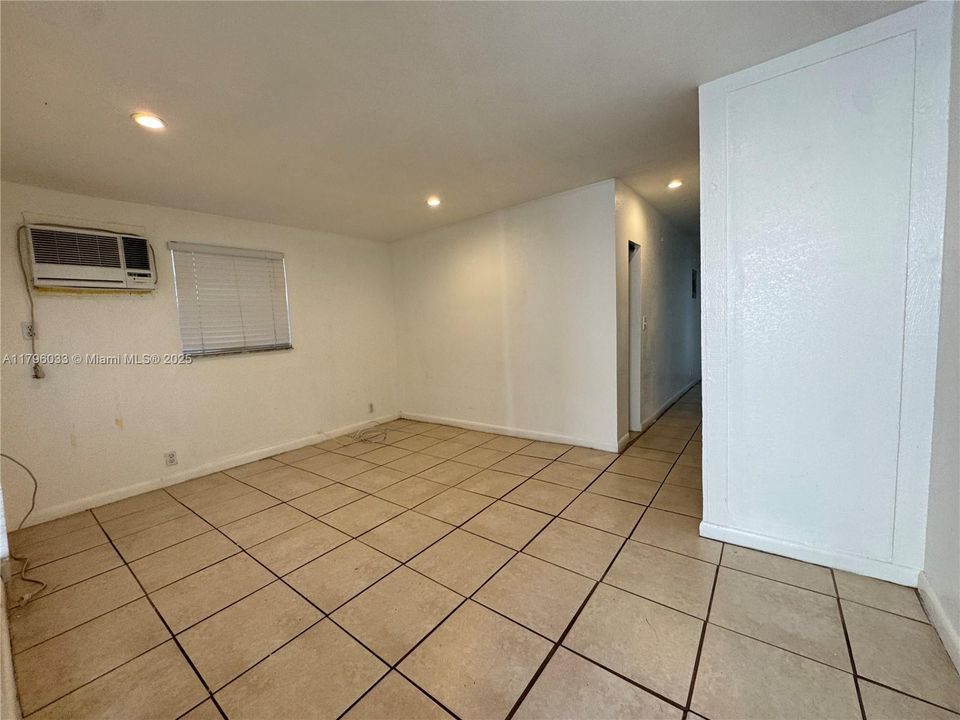 Recently Rented: $1,300 (0 beds, 1 baths, 334 Square Feet)