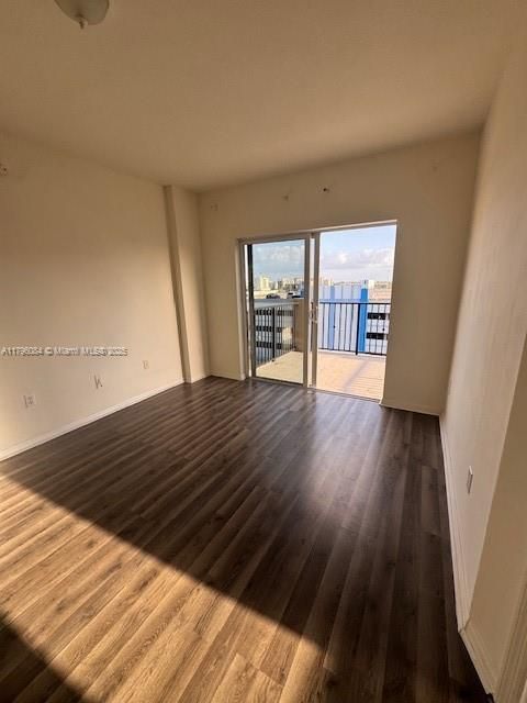 For Sale: $405,000 (2 beds, 2 baths, 827 Square Feet)