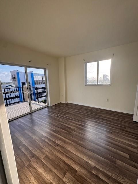 For Sale: $405,000 (2 beds, 2 baths, 827 Square Feet)
