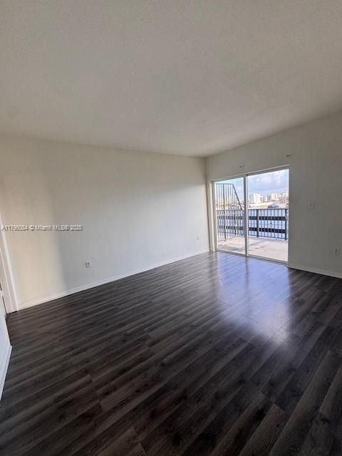 For Sale: $405,000 (2 beds, 2 baths, 827 Square Feet)