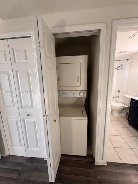 For Sale: $405,000 (2 beds, 2 baths, 827 Square Feet)