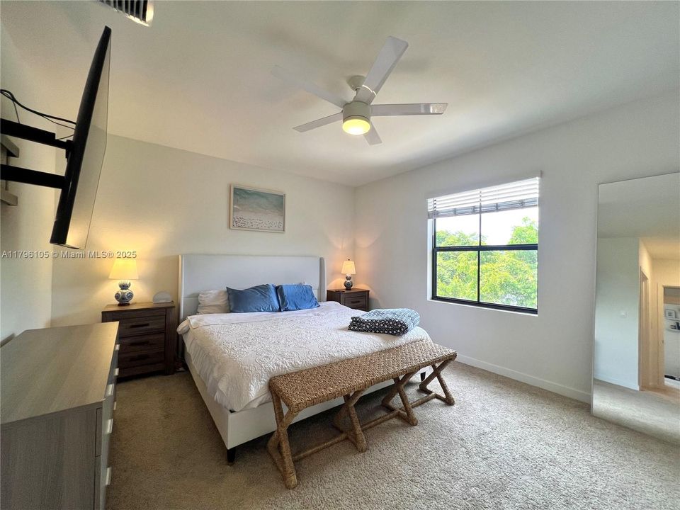 For Sale: $400,000 (3 beds, 3 baths, 1380 Square Feet)