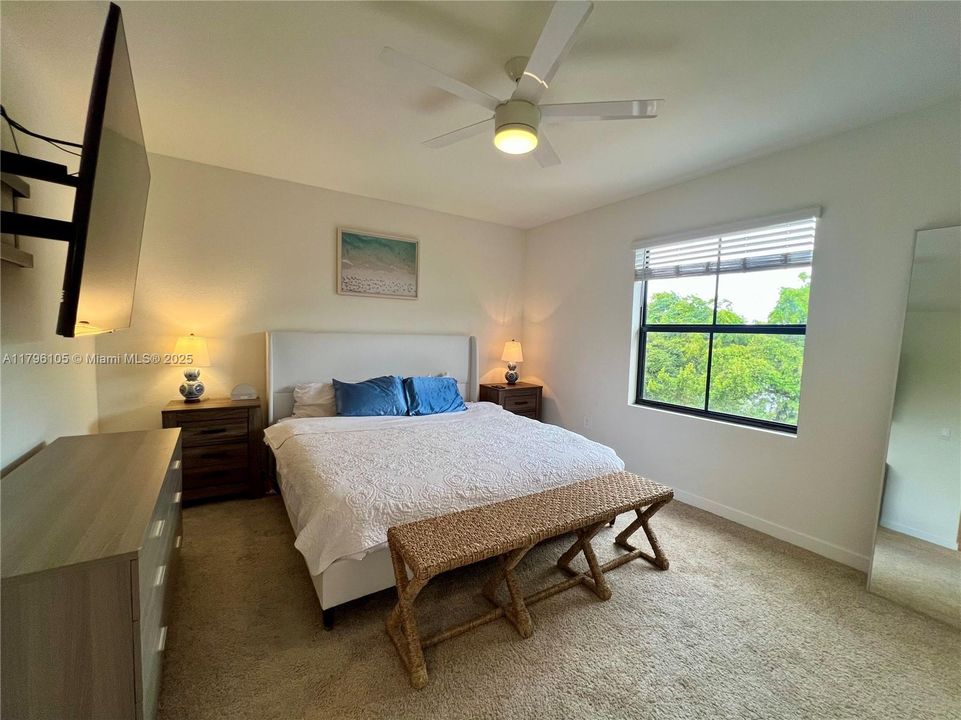 For Sale: $400,000 (3 beds, 3 baths, 1380 Square Feet)