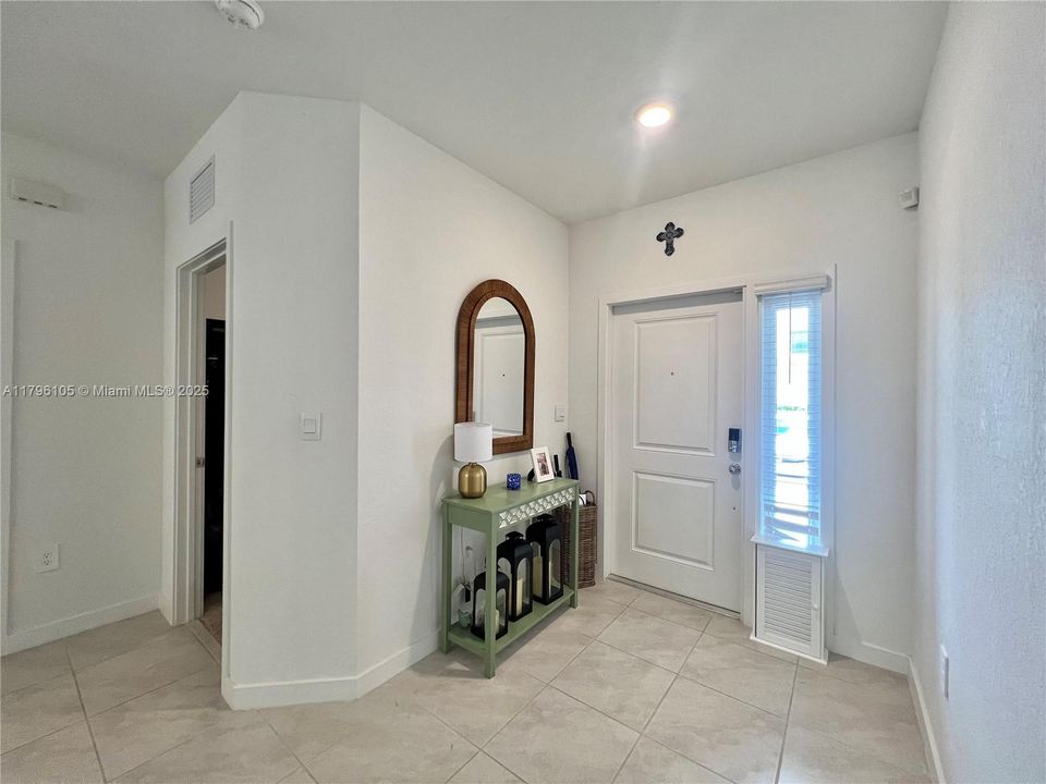 For Sale: $400,000 (3 beds, 3 baths, 1380 Square Feet)