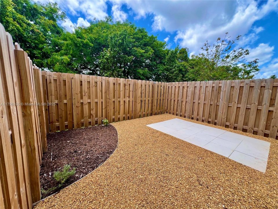 For Sale: $400,000 (3 beds, 3 baths, 1380 Square Feet)