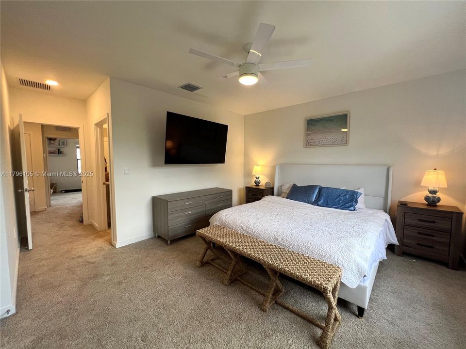 For Sale: $400,000 (3 beds, 3 baths, 1380 Square Feet)