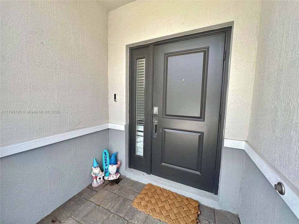 For Sale: $400,000 (3 beds, 3 baths, 1380 Square Feet)