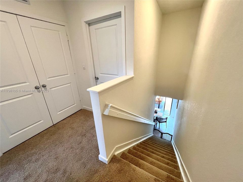 For Sale: $400,000 (3 beds, 3 baths, 1380 Square Feet)