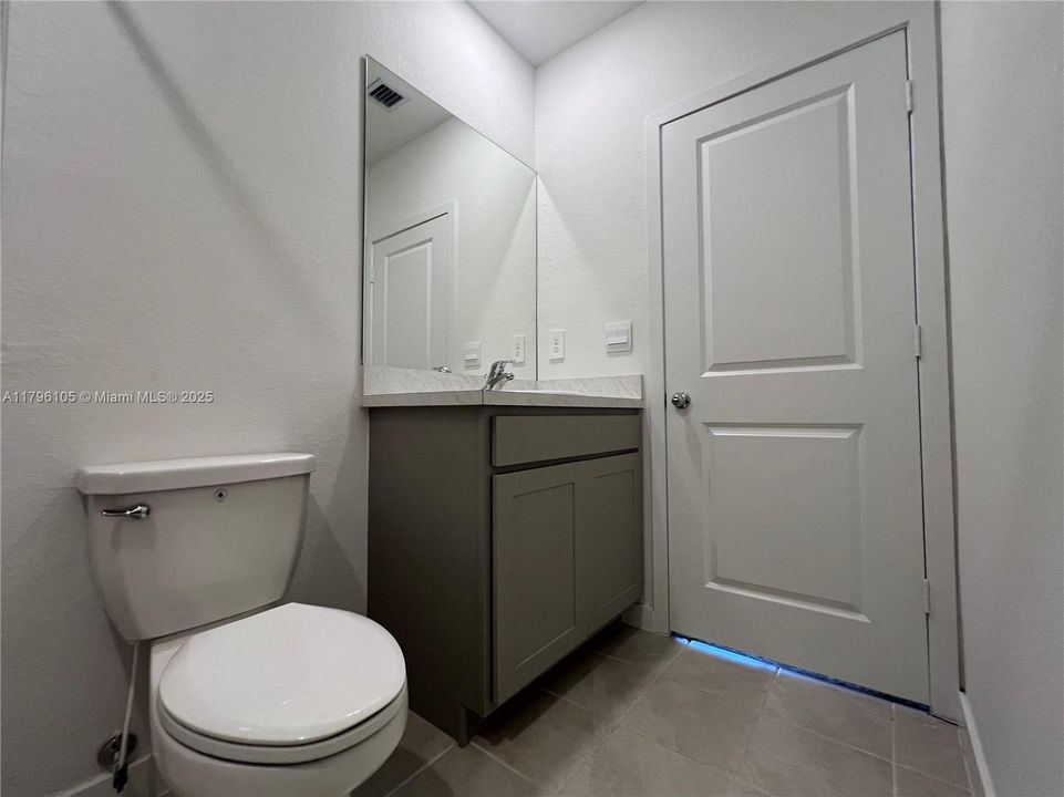 For Sale: $400,000 (3 beds, 3 baths, 1380 Square Feet)