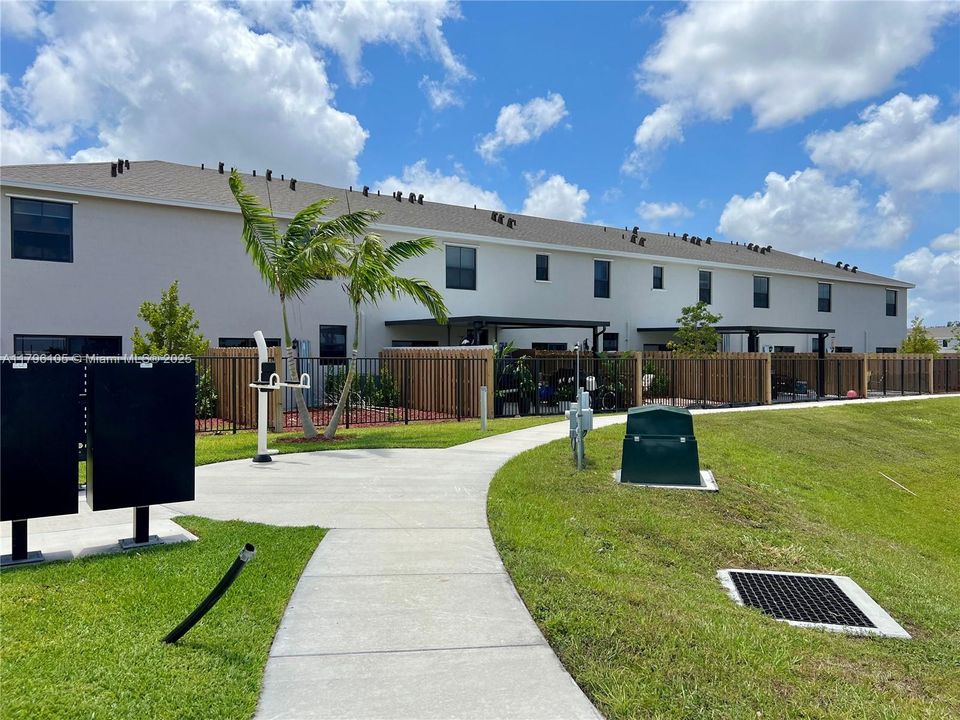 For Sale: $400,000 (3 beds, 3 baths, 1380 Square Feet)