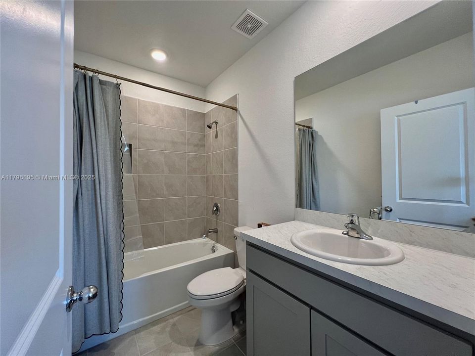 For Sale: $400,000 (3 beds, 3 baths, 1380 Square Feet)