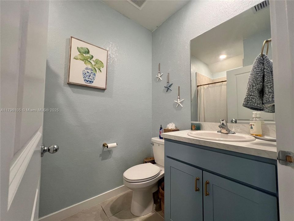 For Sale: $400,000 (3 beds, 3 baths, 1380 Square Feet)