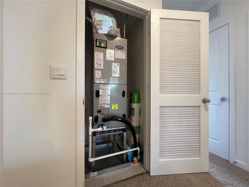 For Sale: $400,000 (3 beds, 3 baths, 1380 Square Feet)