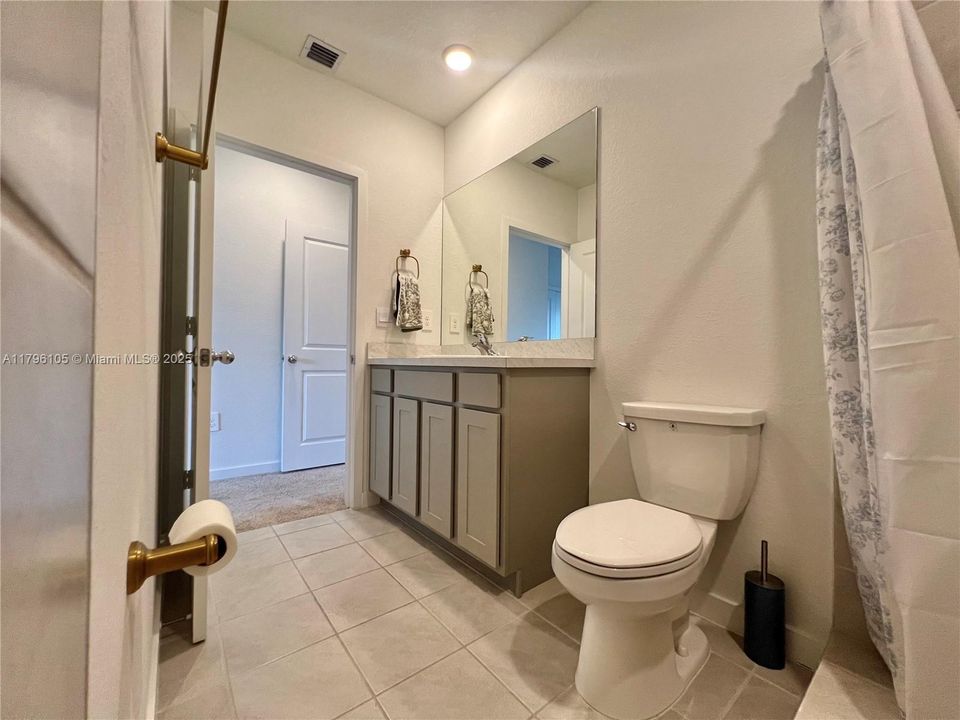 For Sale: $400,000 (3 beds, 3 baths, 1380 Square Feet)