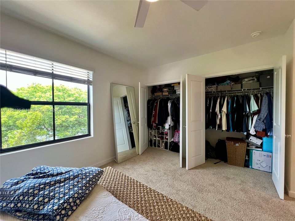 For Sale: $400,000 (3 beds, 3 baths, 1380 Square Feet)