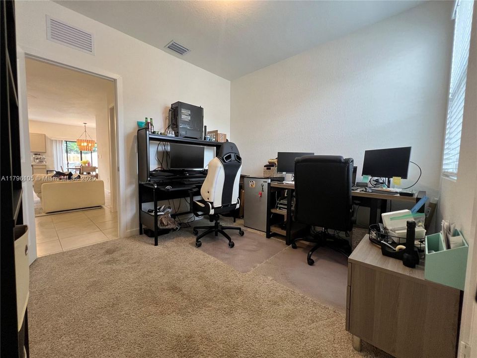 For Sale: $400,000 (3 beds, 3 baths, 1380 Square Feet)