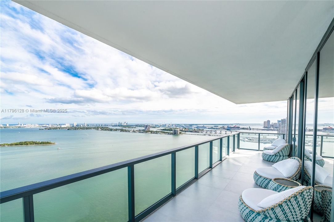 Active With Contract: $3,300,000 (3 beds, 4 baths, 2315 Square Feet)