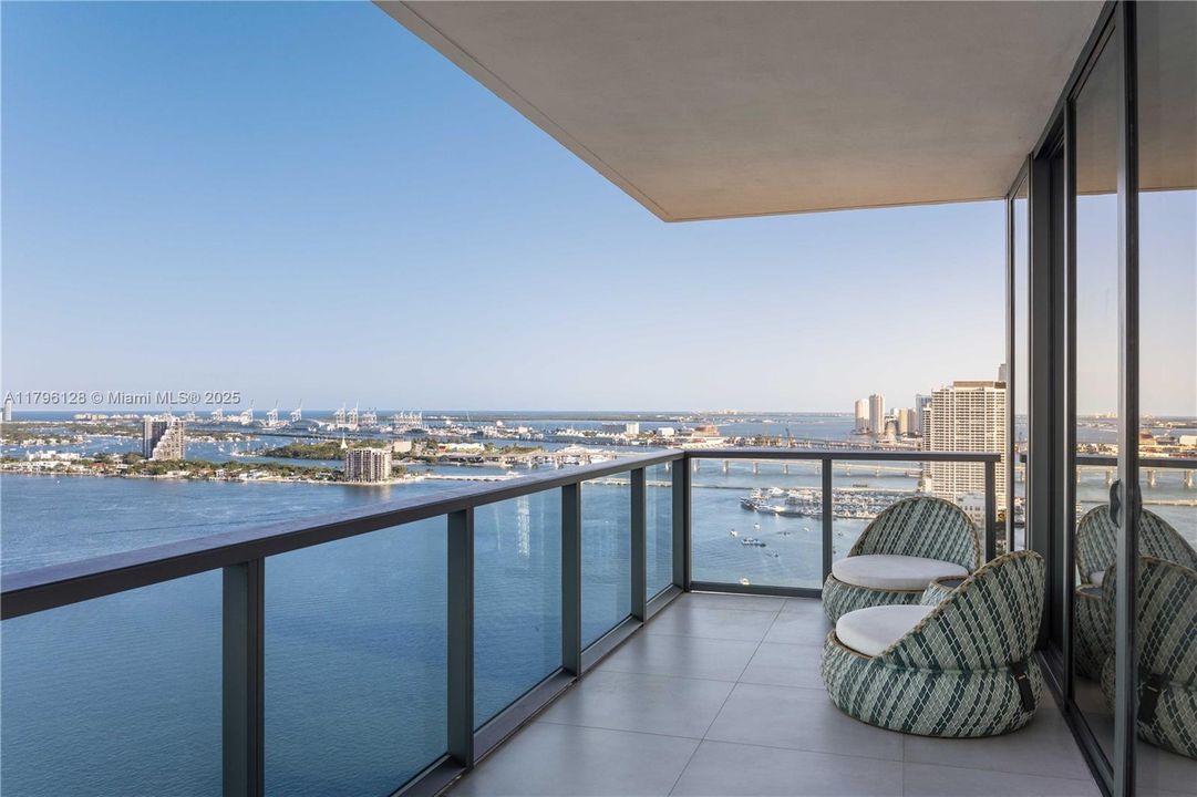 Active With Contract: $3,300,000 (3 beds, 4 baths, 2315 Square Feet)