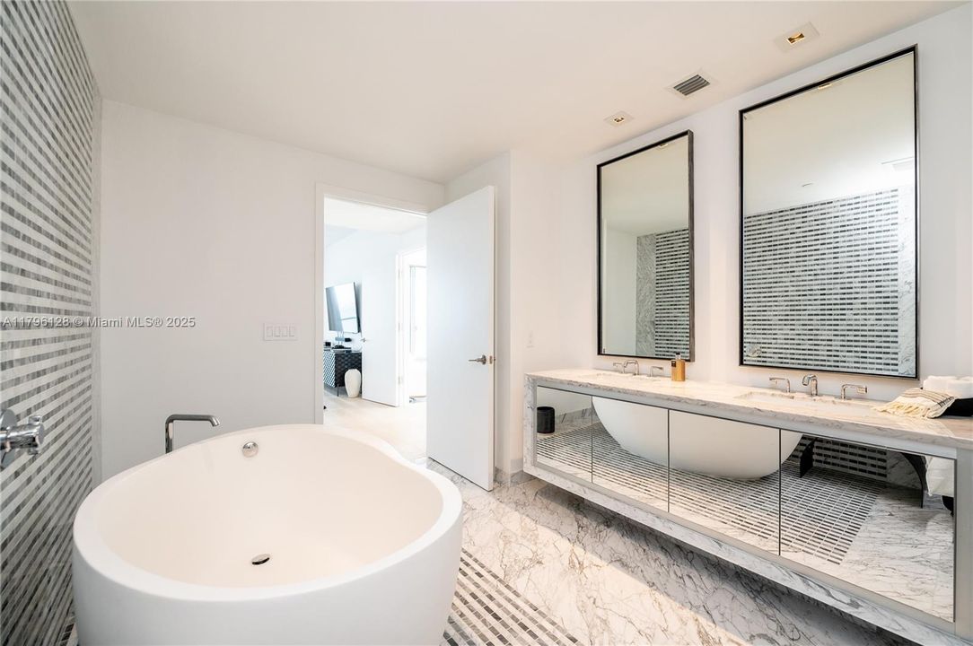 Active With Contract: $3,300,000 (3 beds, 4 baths, 2315 Square Feet)