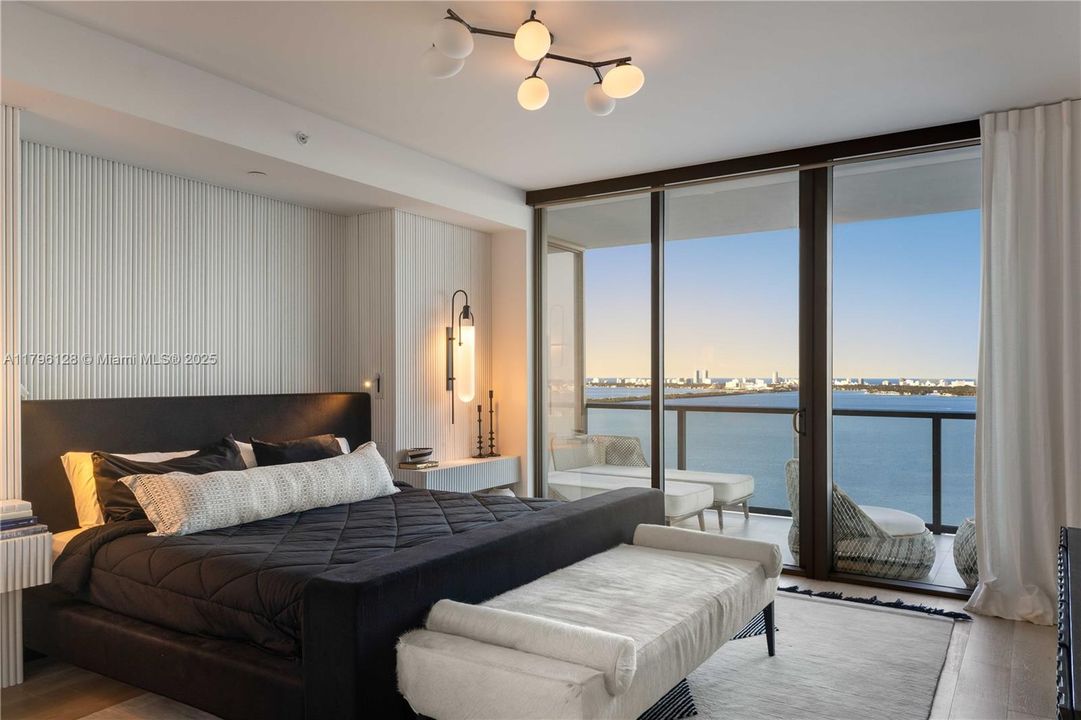 Active With Contract: $3,300,000 (3 beds, 4 baths, 2315 Square Feet)