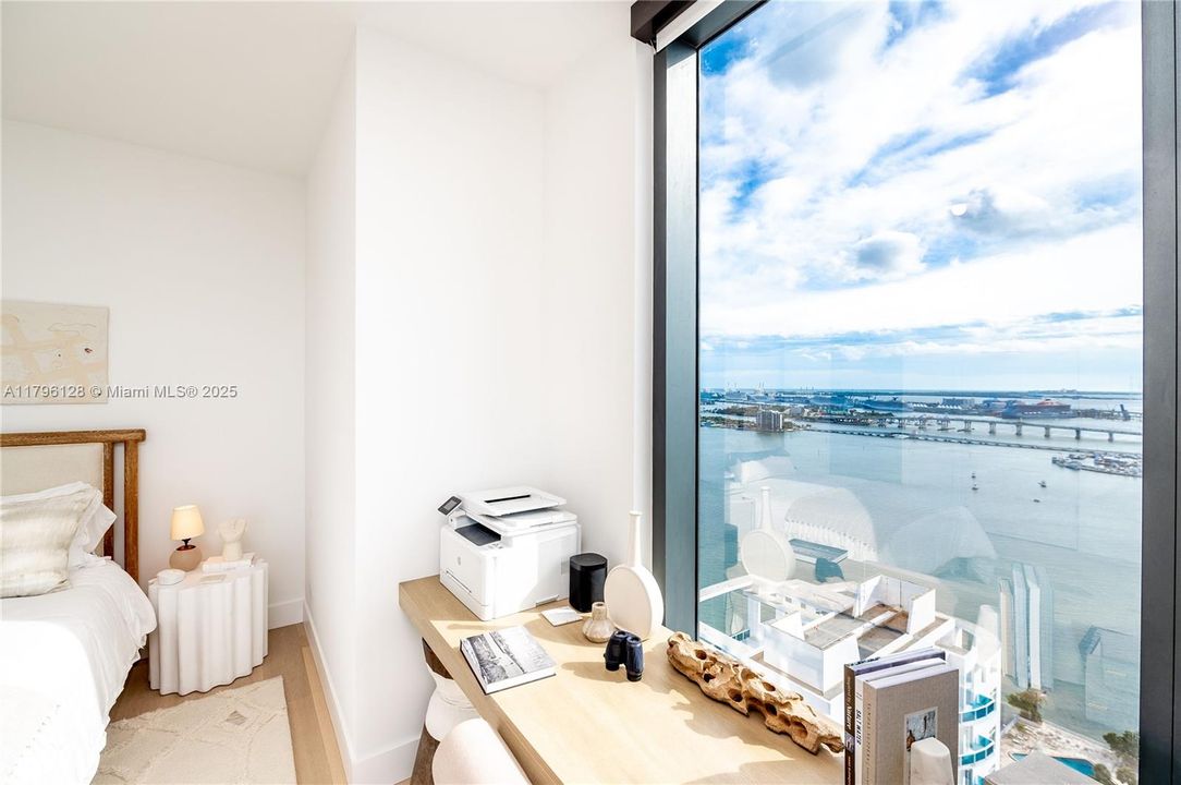 Active With Contract: $3,300,000 (3 beds, 4 baths, 2315 Square Feet)