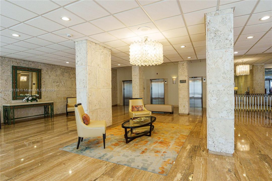 Recently Sold: $269,000 (1 beds, 1 baths, 870 Square Feet)