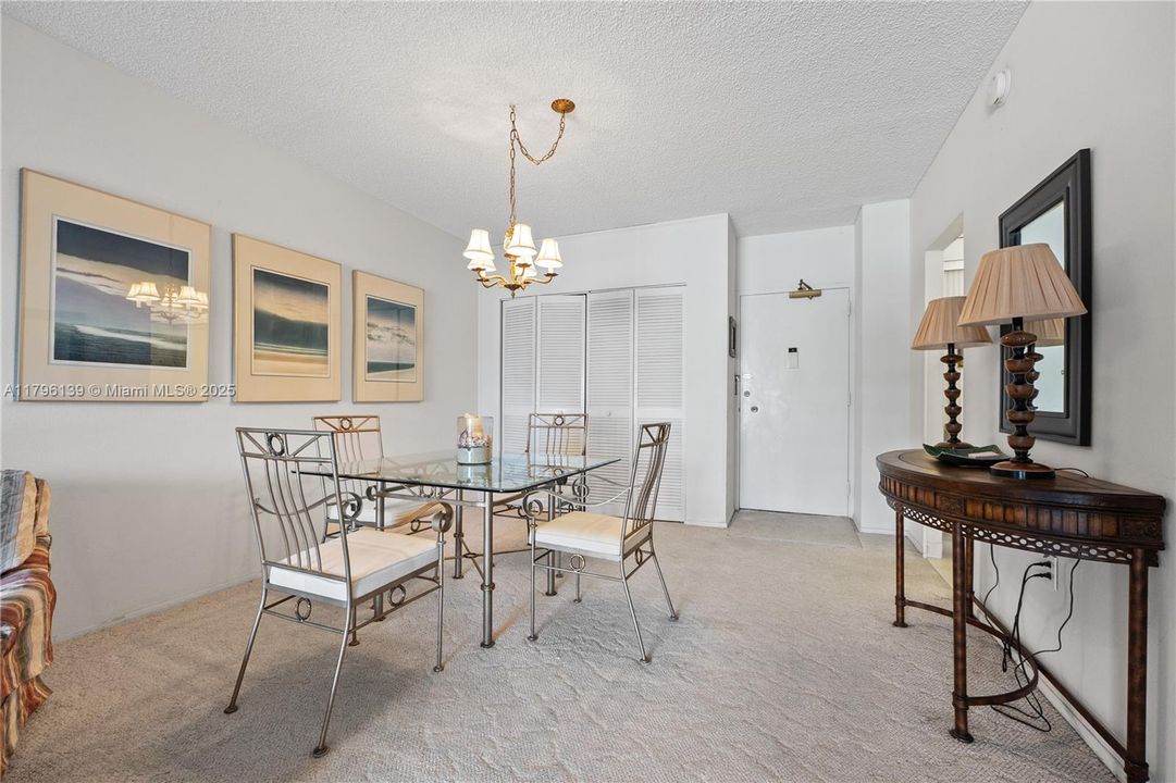 Recently Sold: $269,000 (1 beds, 1 baths, 870 Square Feet)