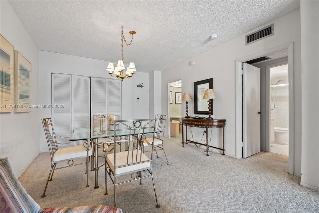 Recently Sold: $269,000 (1 beds, 1 baths, 870 Square Feet)