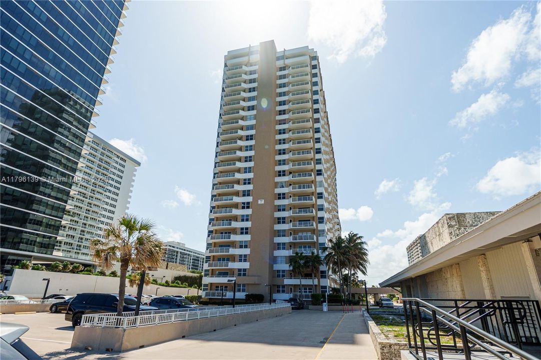 Recently Sold: $269,000 (1 beds, 1 baths, 870 Square Feet)