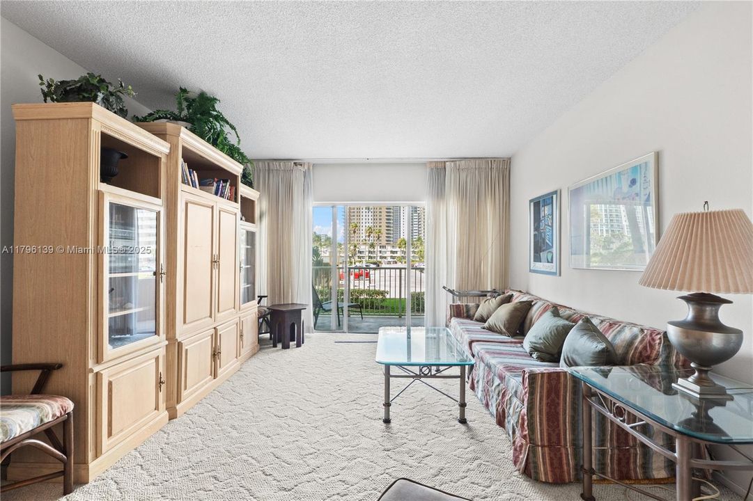 Recently Sold: $269,000 (1 beds, 1 baths, 870 Square Feet)