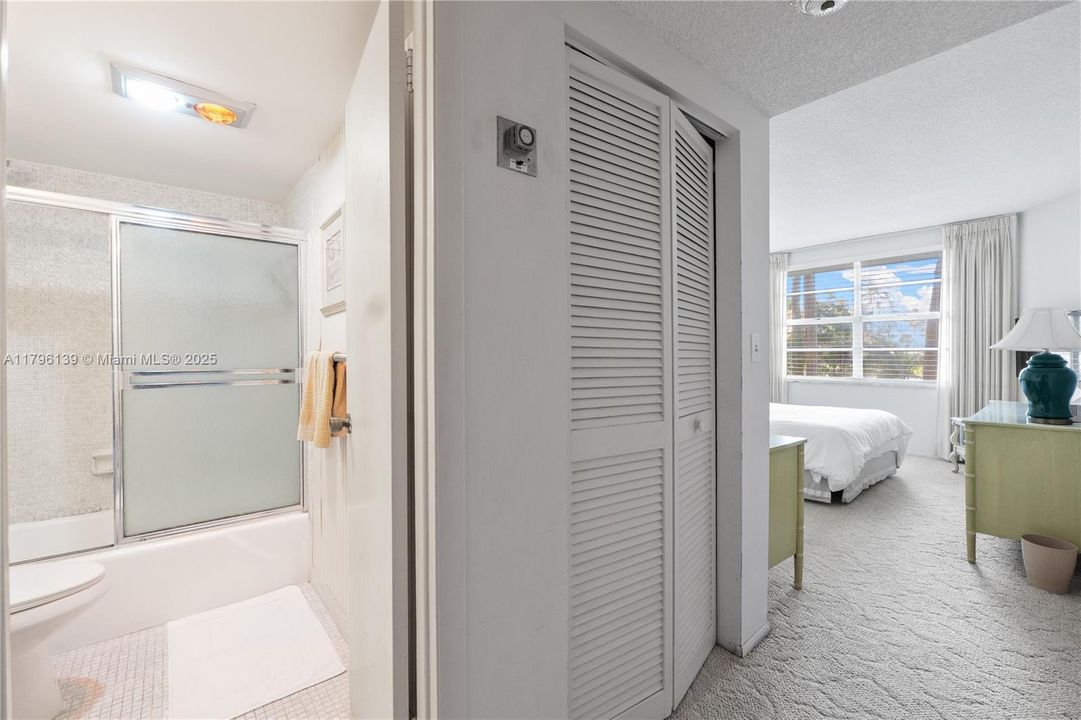 Recently Sold: $269,000 (1 beds, 1 baths, 870 Square Feet)