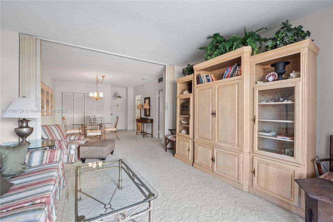 Recently Sold: $269,000 (1 beds, 1 baths, 870 Square Feet)