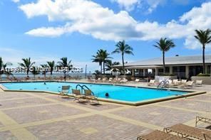 Recently Sold: $269,000 (1 beds, 1 baths, 870 Square Feet)