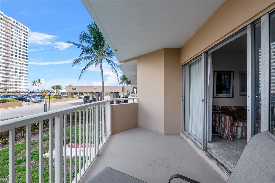 Recently Sold: $269,000 (1 beds, 1 baths, 870 Square Feet)