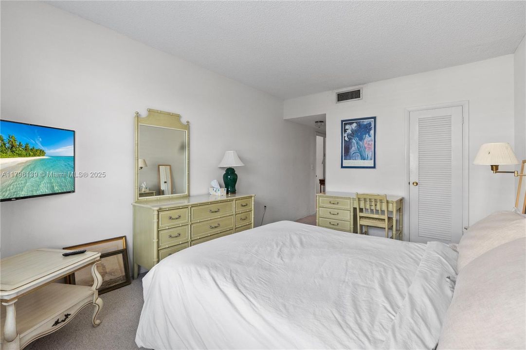 Recently Sold: $269,000 (1 beds, 1 baths, 870 Square Feet)