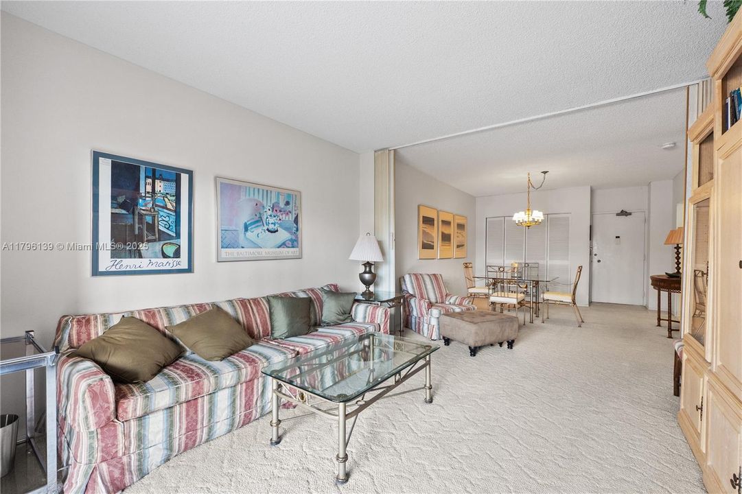 Recently Sold: $269,000 (1 beds, 1 baths, 870 Square Feet)