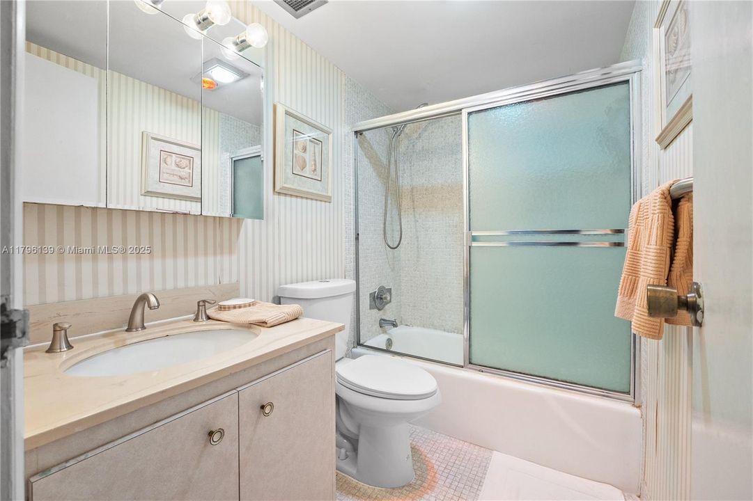 Recently Sold: $269,000 (1 beds, 1 baths, 870 Square Feet)