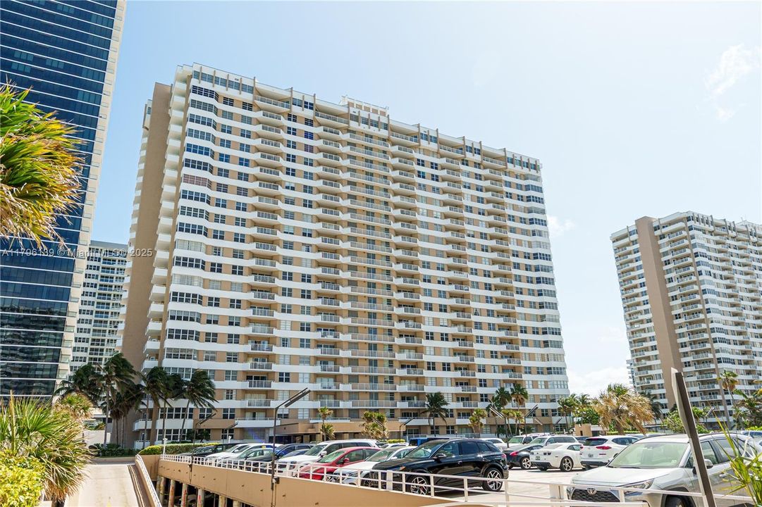 Recently Sold: $269,000 (1 beds, 1 baths, 870 Square Feet)