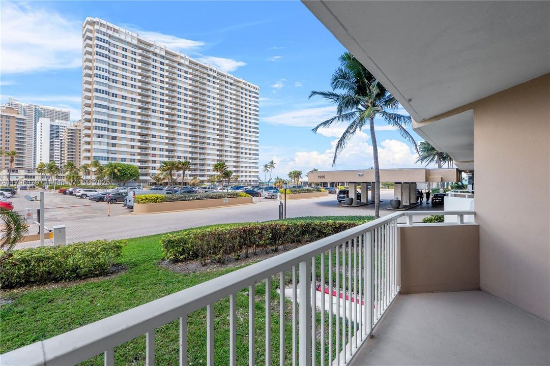 Recently Sold: $269,000 (1 beds, 1 baths, 870 Square Feet)