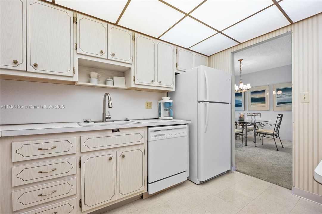 Recently Sold: $269,000 (1 beds, 1 baths, 870 Square Feet)