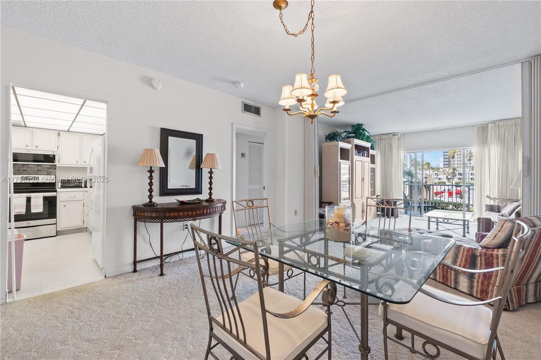 Recently Sold: $269,000 (1 beds, 1 baths, 870 Square Feet)