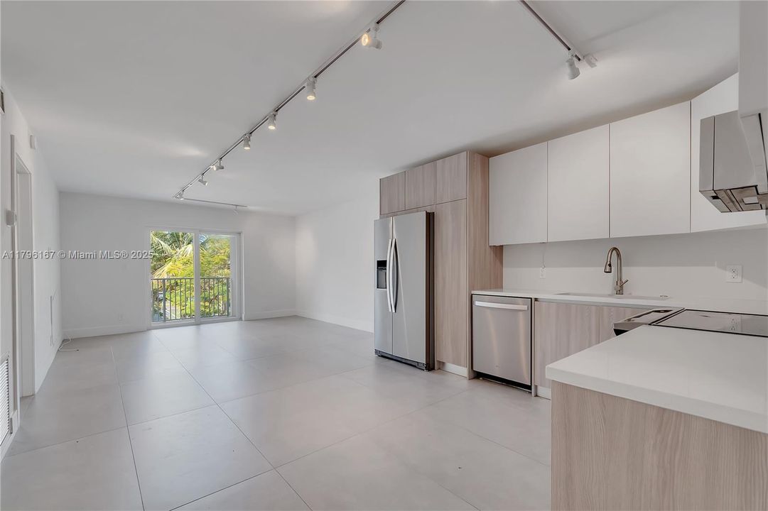 最近售出: $699,000 (3 贝兹, 2 浴室, 1100 平方英尺)