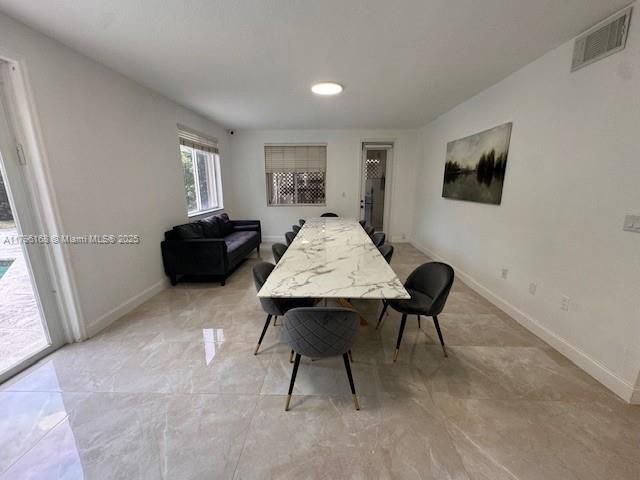 Recently Rented: $5,500 (6 beds, 4 baths, 3572 Square Feet)